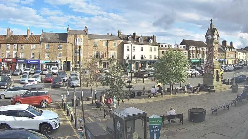 Thirsk webcam overlooking the Market Place