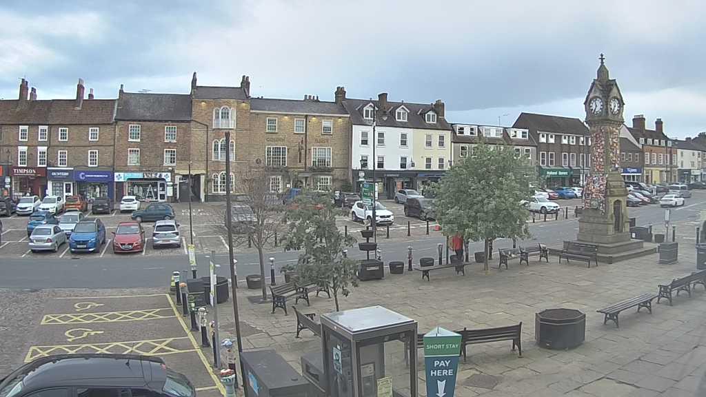 Thirsk webcam overlooking the Market Place