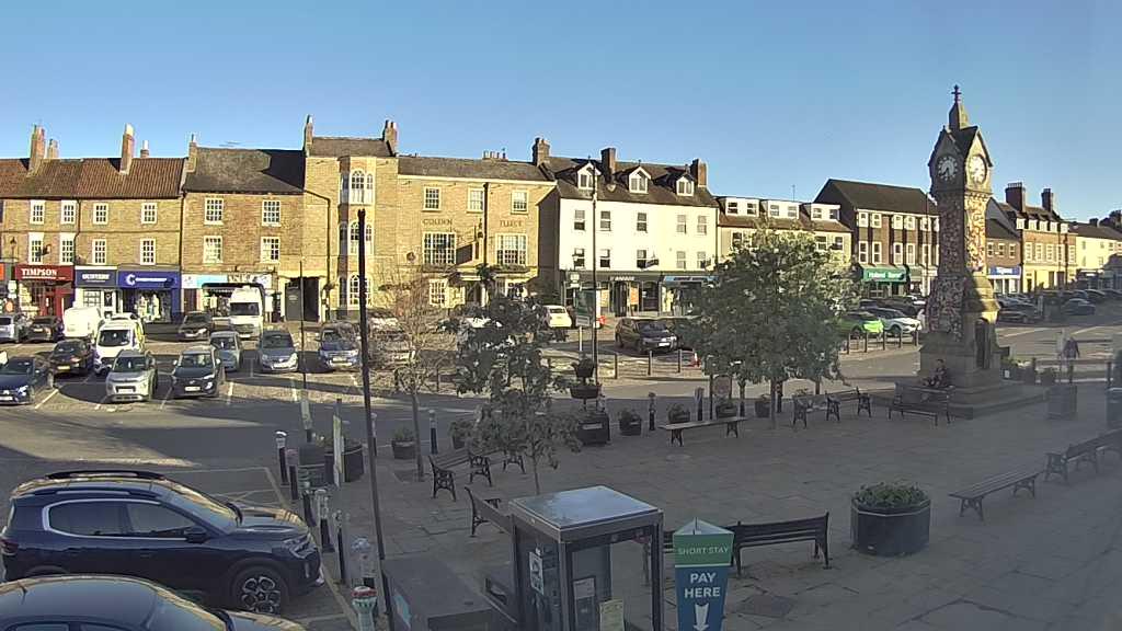 Thirsk webcam overlooking the Market Place