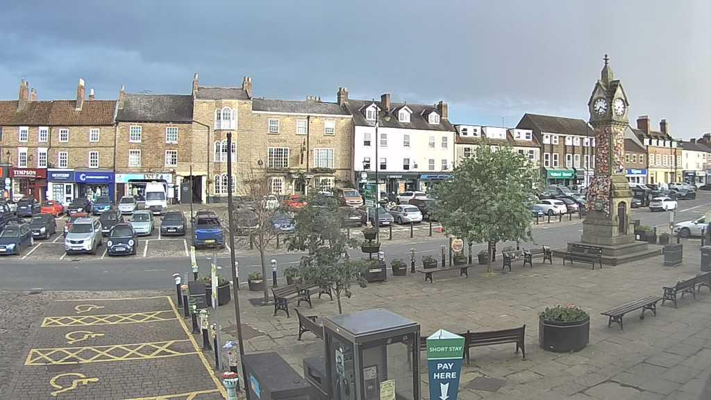Thirsk webcam overlooking the Market Place