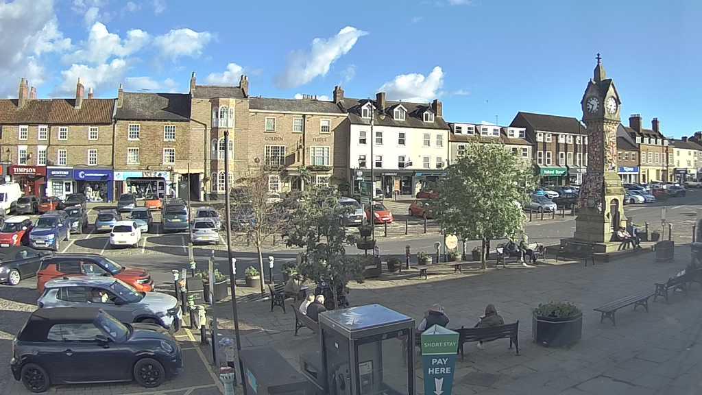 Thirsk webcam overlooking the Market Place