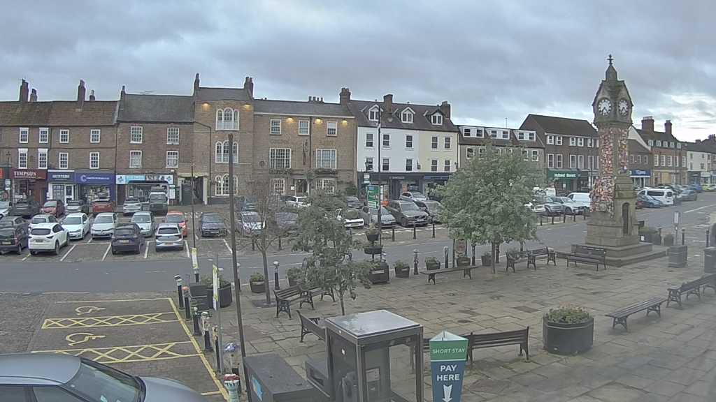 Thirsk webcam overlooking the Market Place
