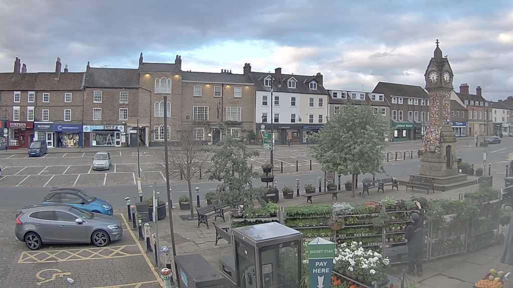 Thirsk webcam overlooking the Market Place