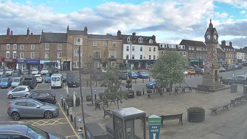 Thirsk webcam overlooking the Market Place