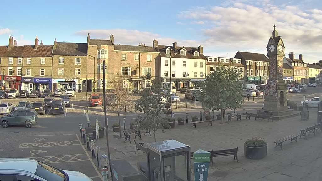 Thirsk webcam overlooking the Market Place