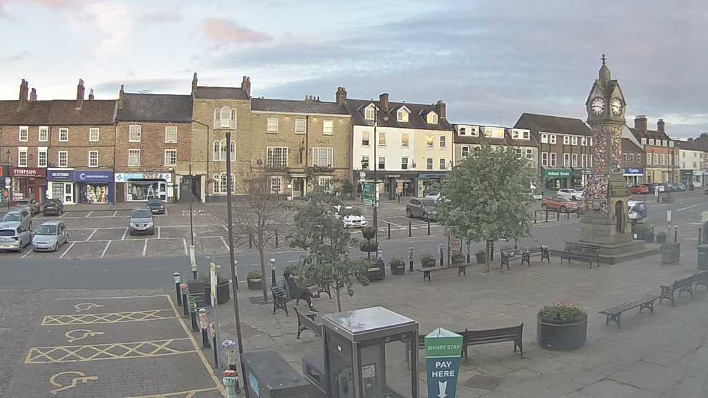 Thirsk webcam overlooking the Market Place
