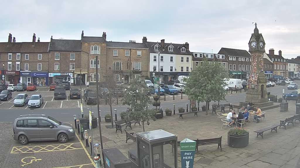 Thirsk webcam overlooking the Market Place