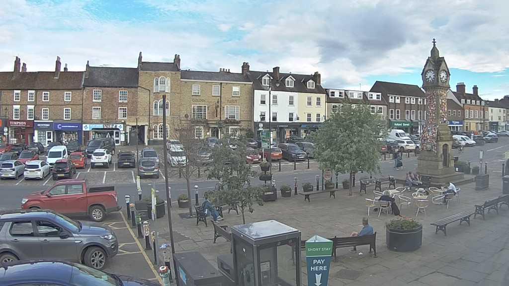 Thirsk webcam overlooking the Market Place