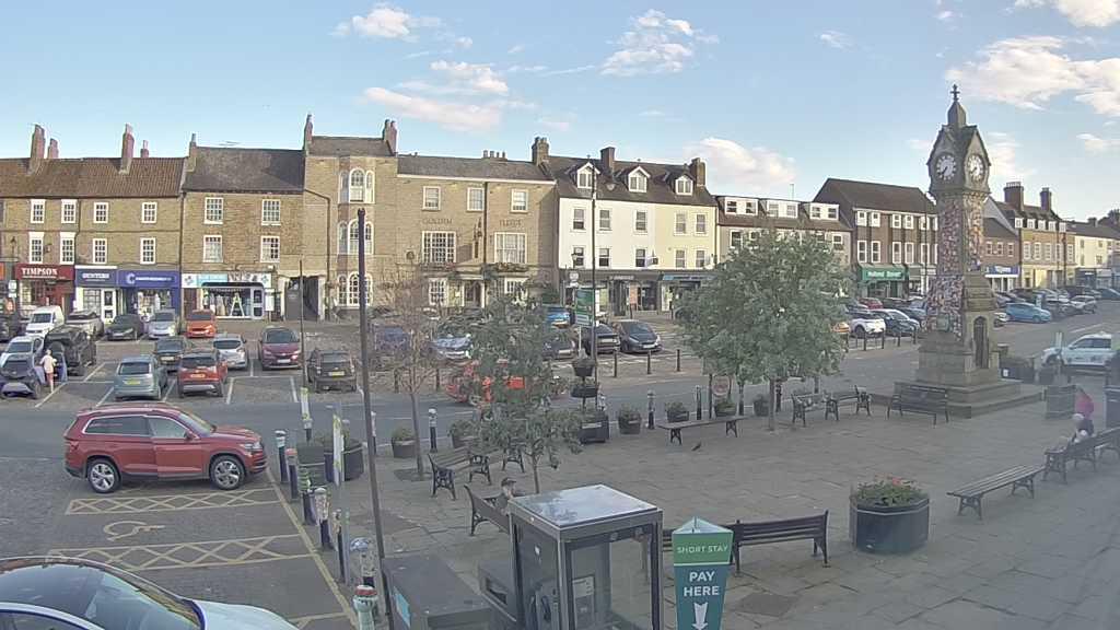 Thirsk webcam overlooking the Market Place