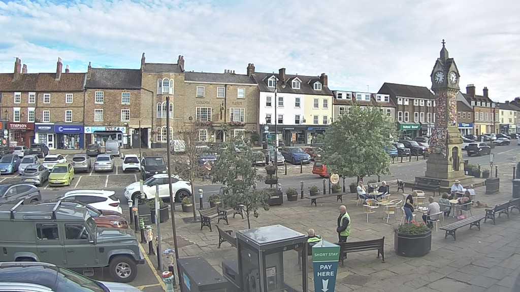 Thirsk webcam overlooking the Market Place