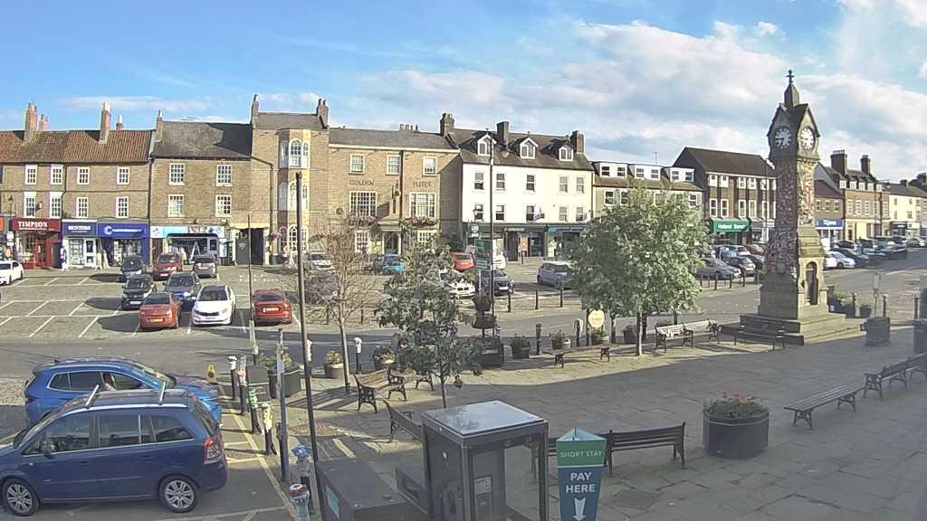 Thirsk webcam overlooking the Market Place