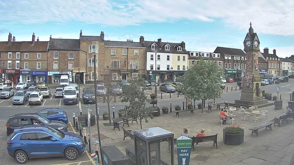 Thirsk webcam overlooking the Market Place