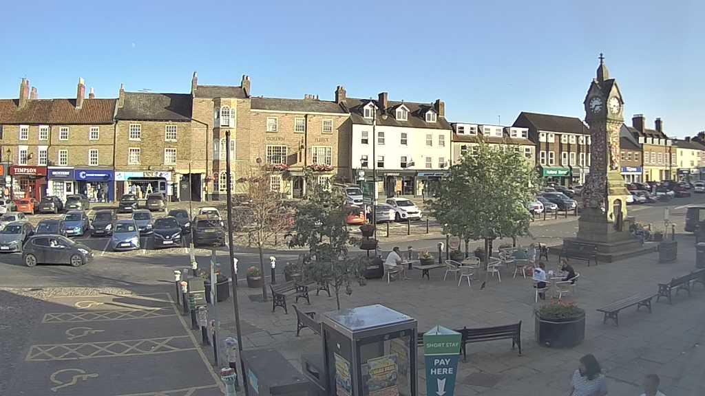 Thirsk webcam overlooking the Market Place