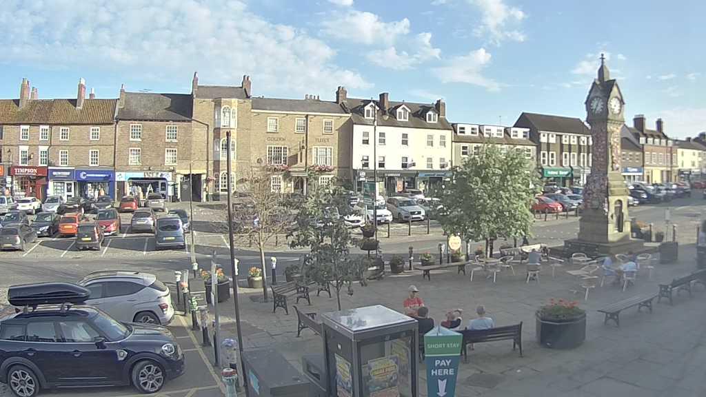 Thirsk webcam overlooking the Market Place