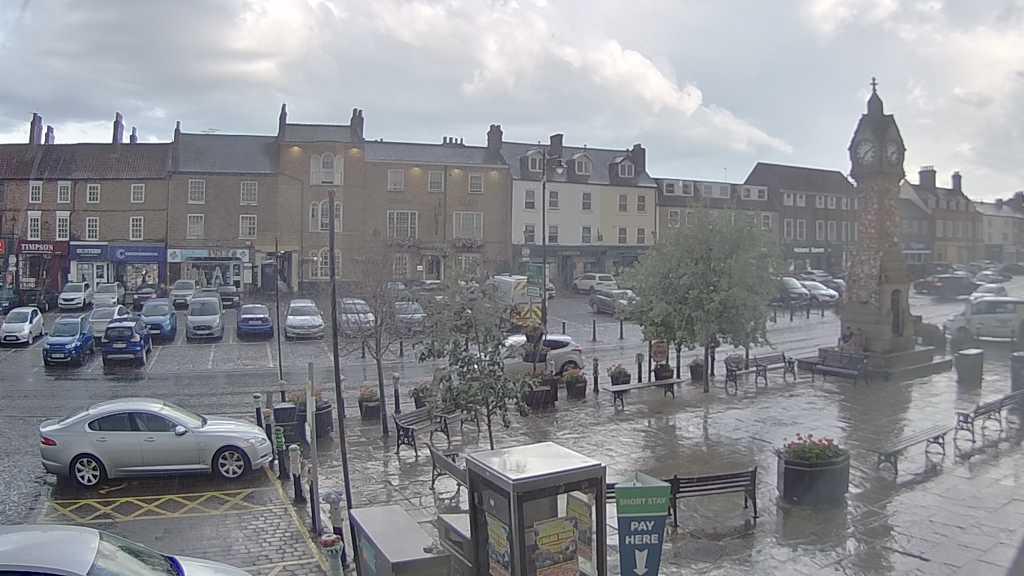 Thirsk webcam overlooking the Market Place