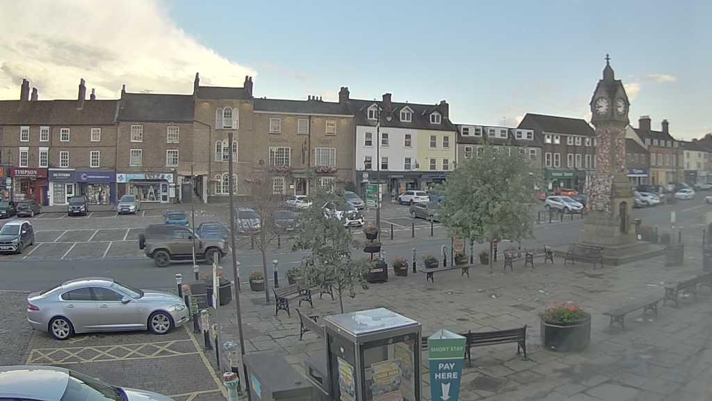 Thirsk webcam overlooking the Market Place
