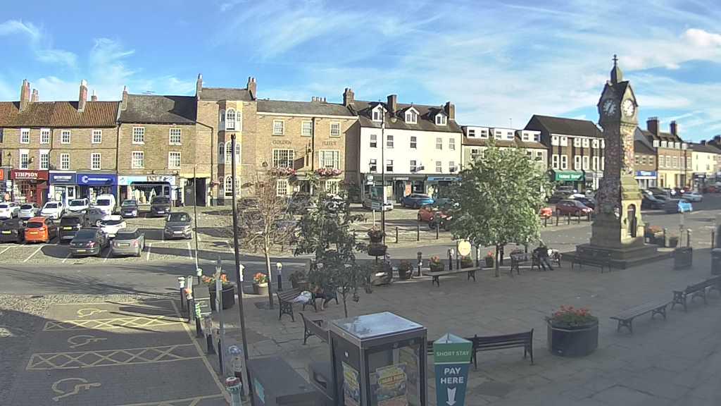 Thirsk webcam overlooking the Market Place