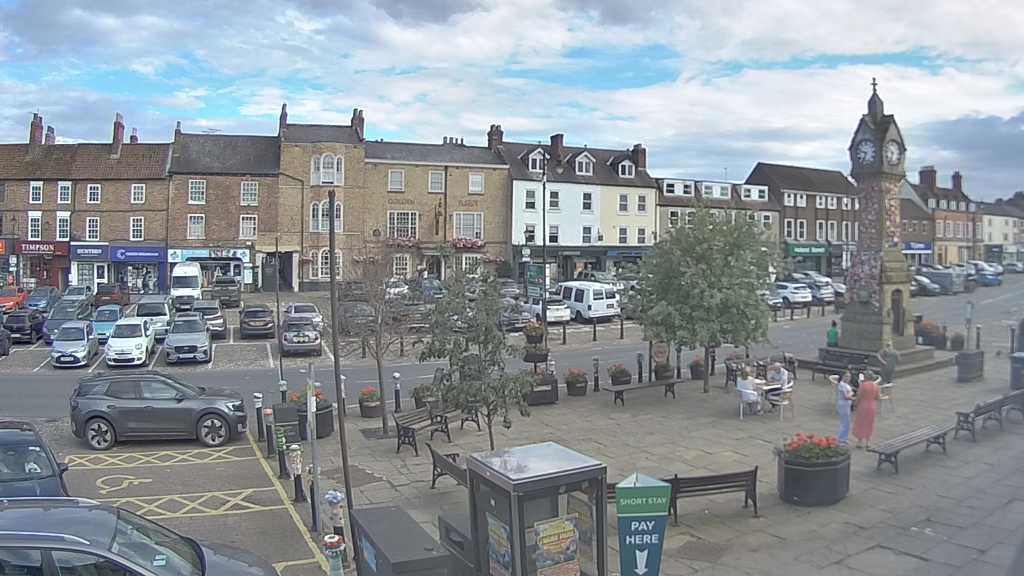 Thirsk webcam overlooking the Market Place