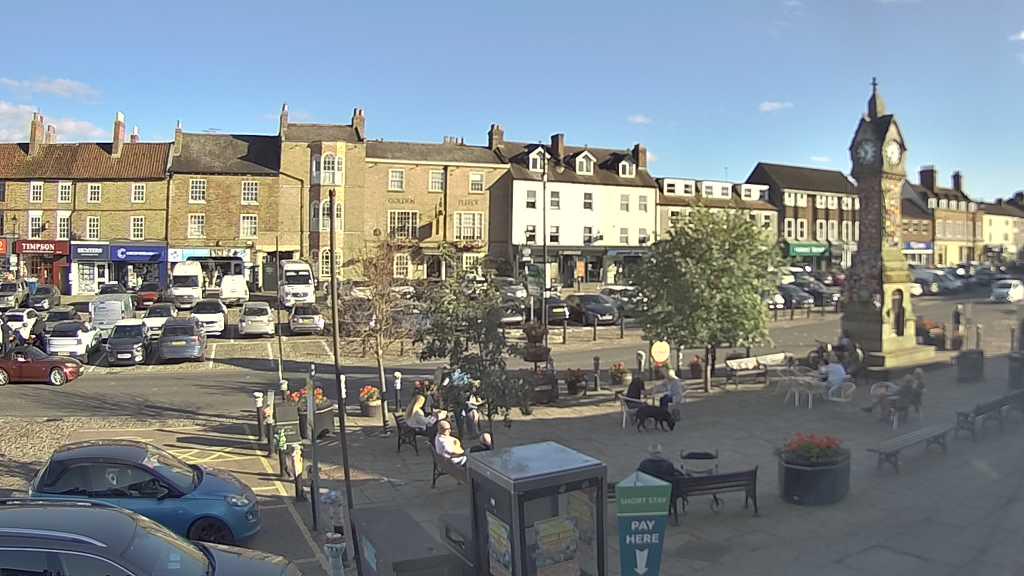 Thirsk webcam overlooking the Market Place