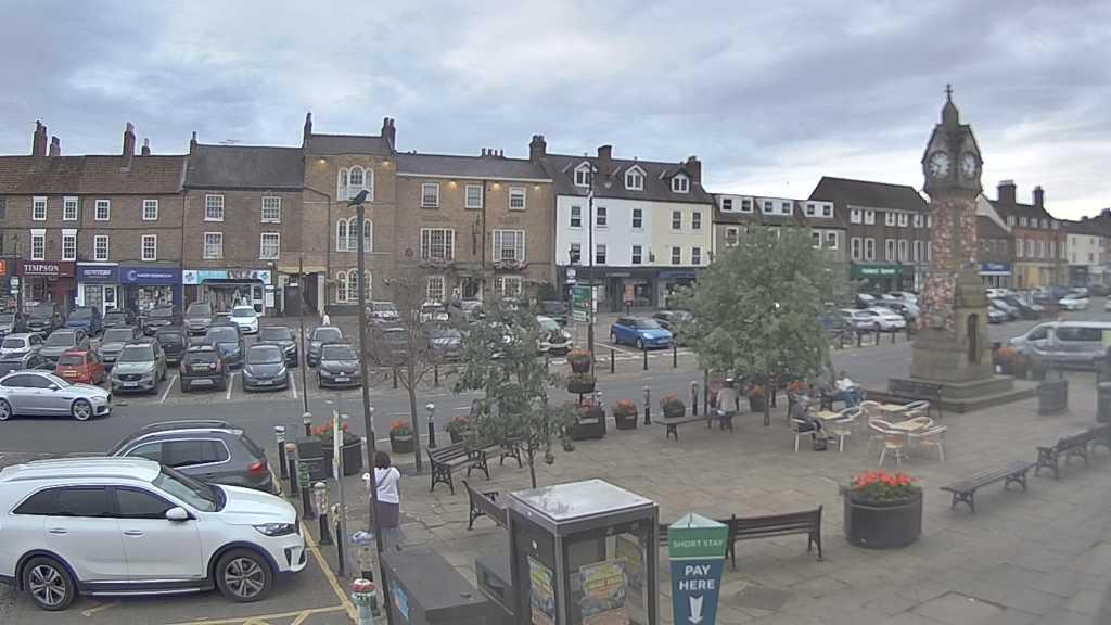 Thirsk webcam overlooking the Market Place