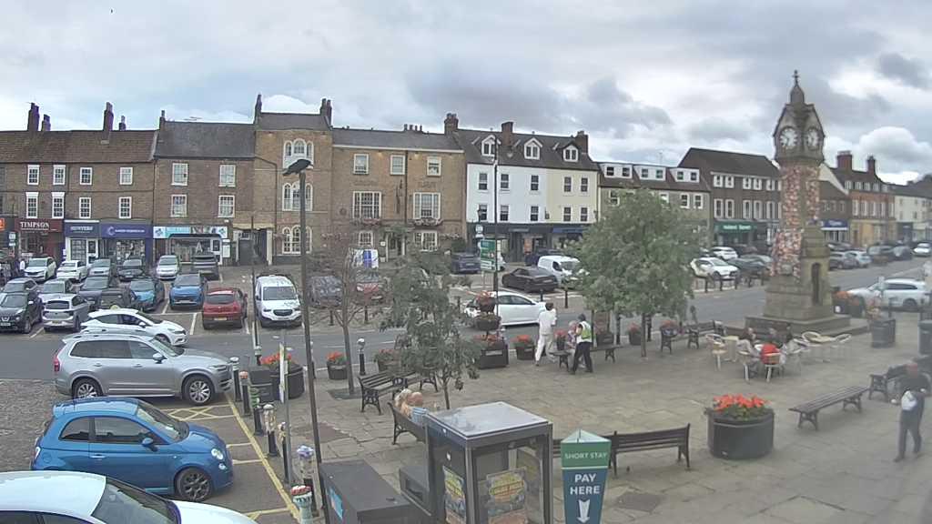 Thirsk webcam overlooking the Market Place