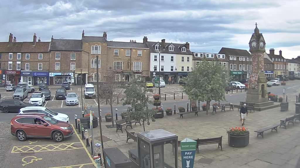 Thirsk webcam overlooking the Market Place