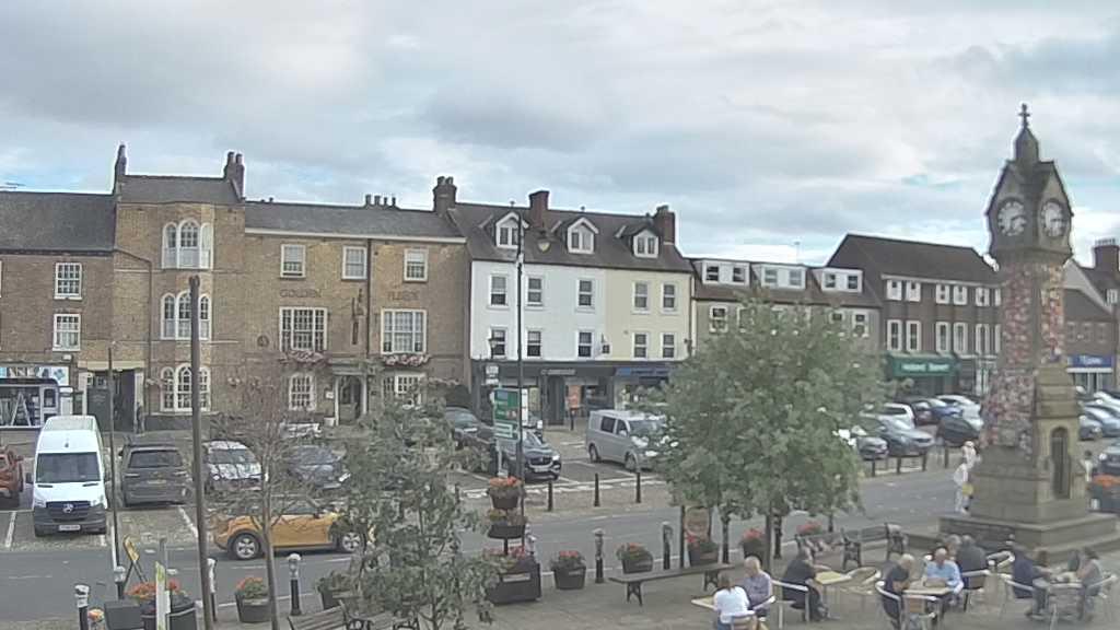 Thirsk webcam overlooking the Market Place