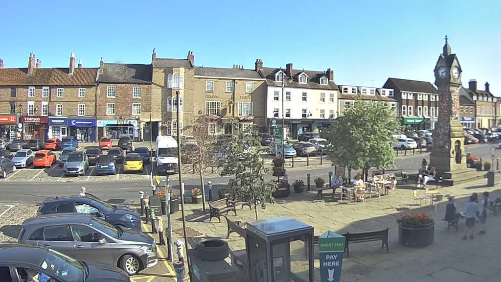 Thirsk webcam overlooking the Market Place