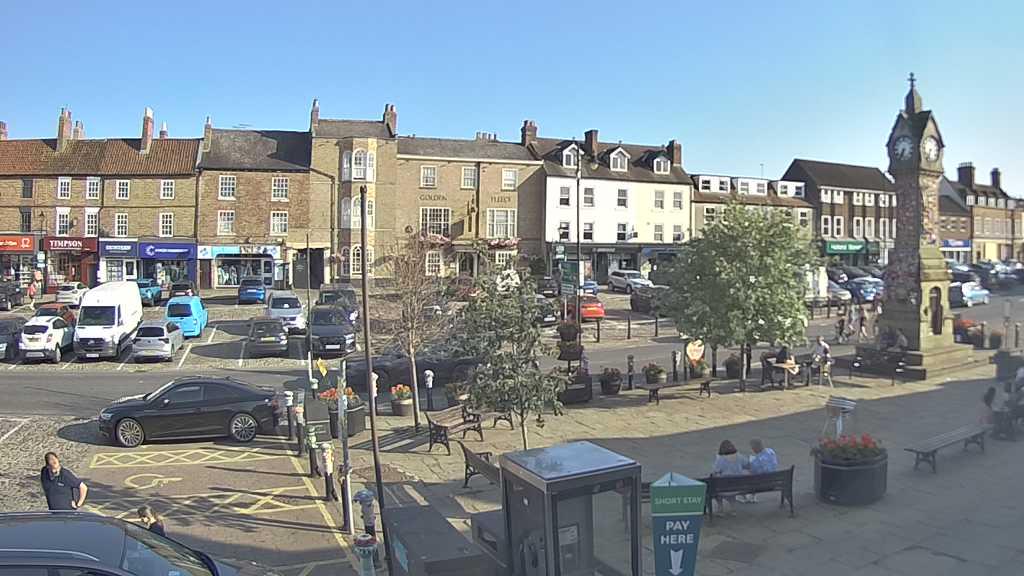 Thirsk webcam overlooking the Market Place