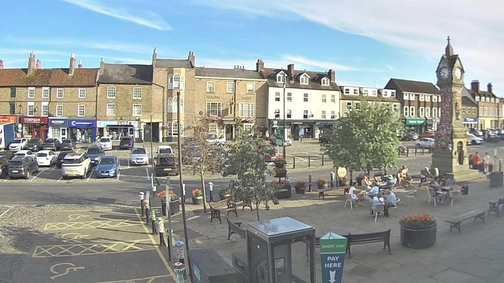Thirsk webcam overlooking the Market Place