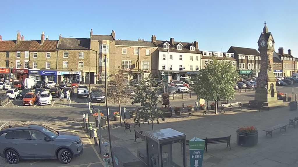 Thirsk webcam overlooking the Market Place
