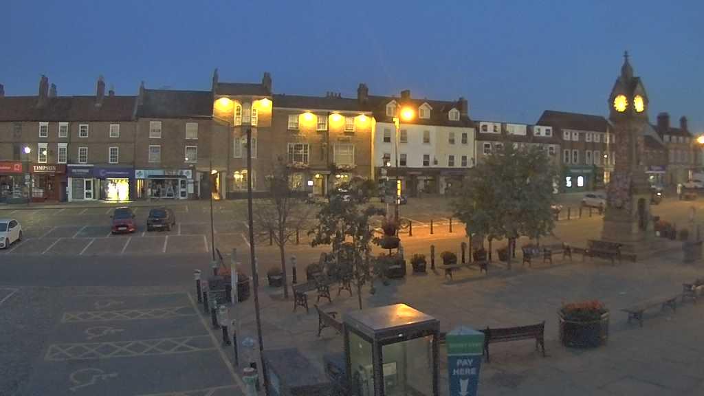 Thirsk webcam overlooking the Market Place