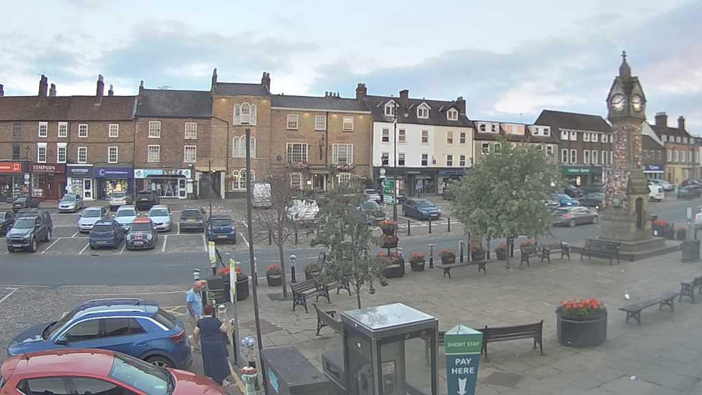 Thirsk webcam overlooking the Market Place