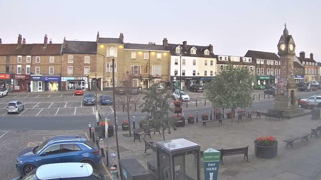 Thirsk webcam overlooking the Market Place