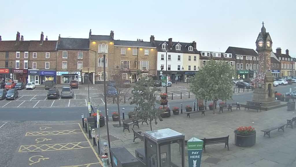 Thirsk webcam overlooking the Market Place