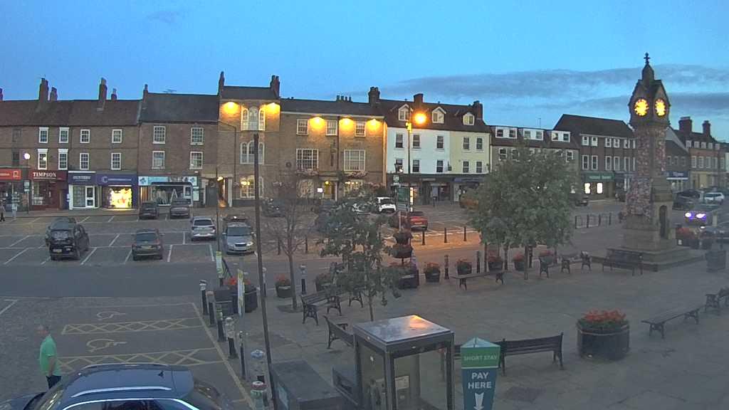 Thirsk webcam overlooking the Market Place