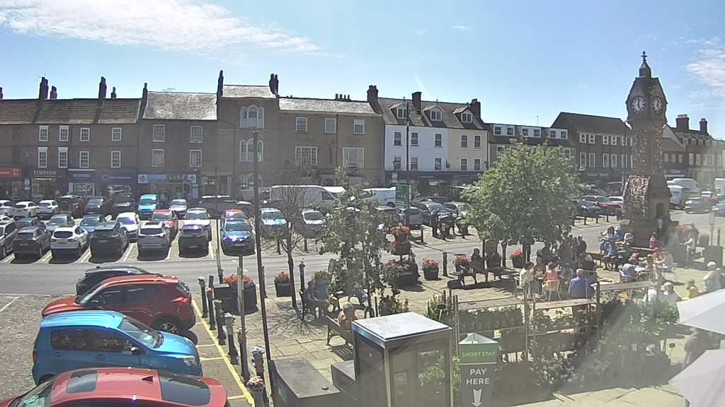 Thirsk webcam overlooking the Market Place