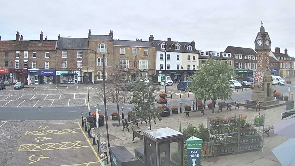 Thirsk webcam overlooking the Market Place